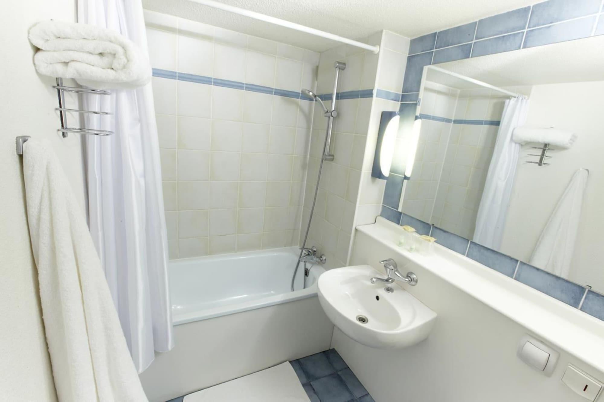 The Originals City, Hotel A Pic, Cherbourg Екстериор снимка